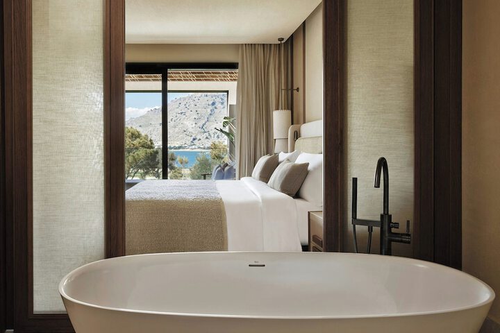Room 52 of 74