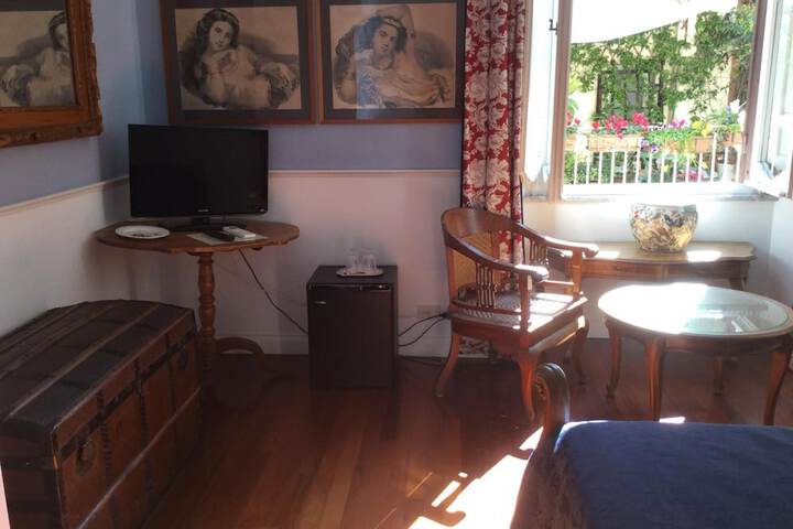 Room 25 of 44
