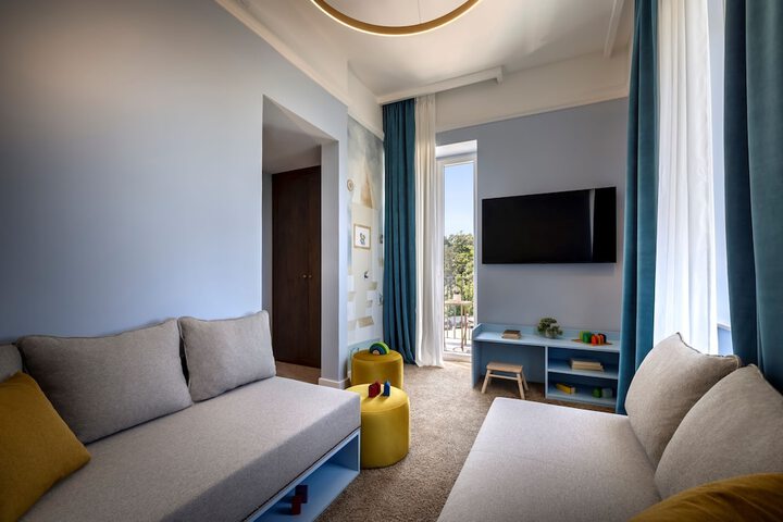 Room 8 of 75