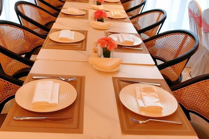 Dining 48 of 51