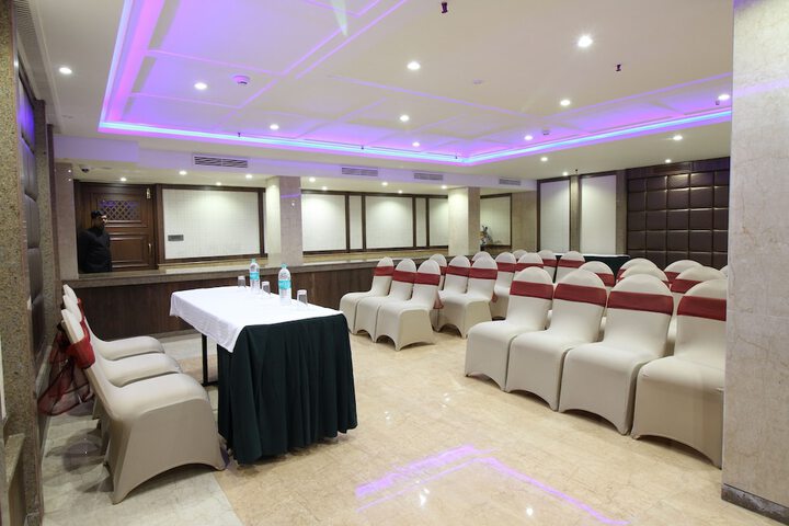 Ballroom/Hall 27 of 41