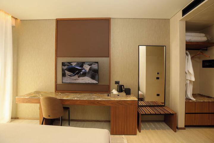Room 25 of 100