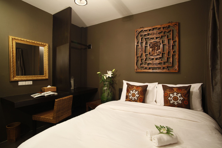Room 32 of 65