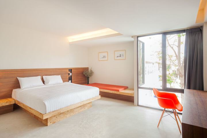 Room 10 of 99