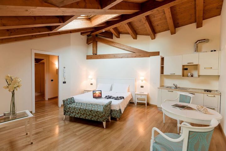 Room 7 of 29