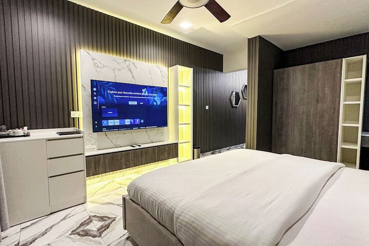 Room 19 of 121