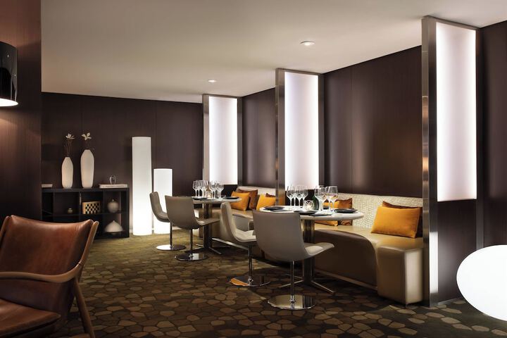Lounge 80 of 124