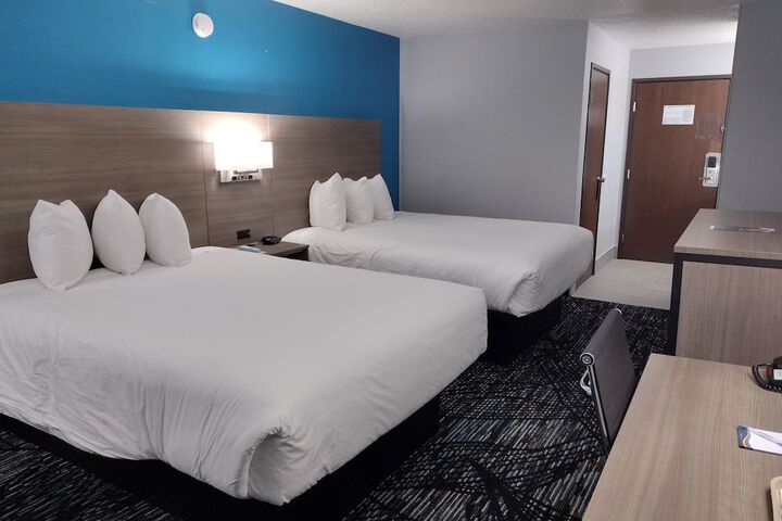 2 Queen Beds (23 of 28)
