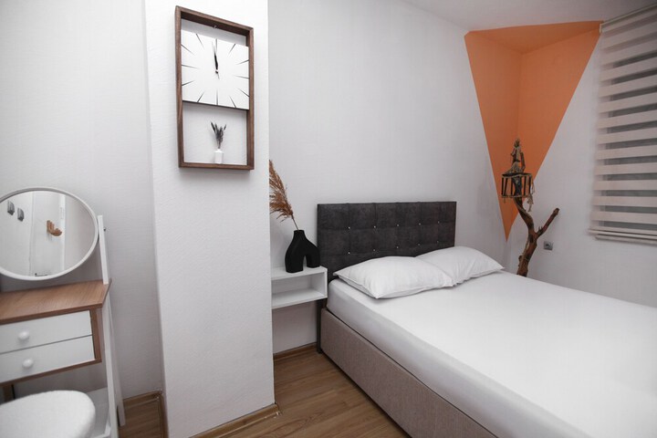 Room 18 of 39