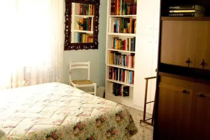 Room 2 of 8