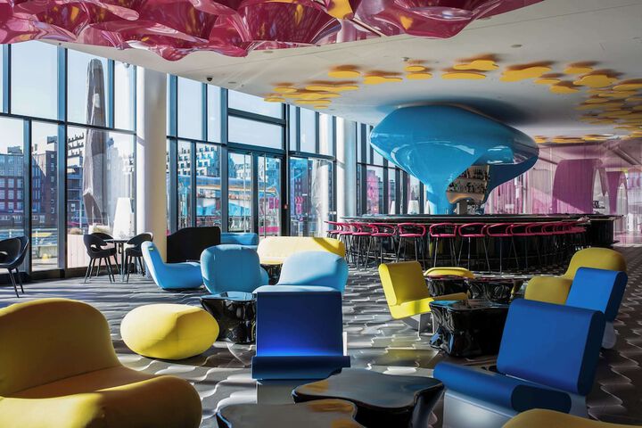Lounge 66 of 79