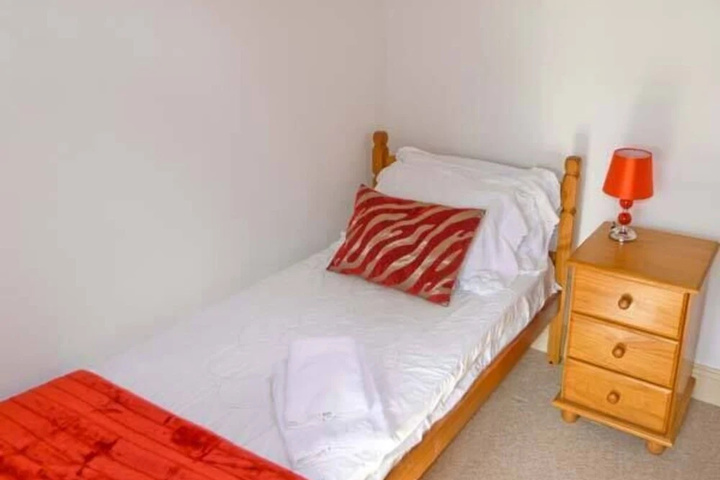 Room 4 of 10