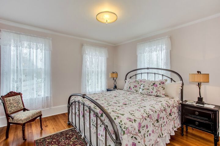 Room 4 of 37