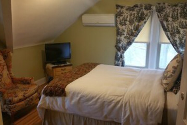 Room 70 of 198