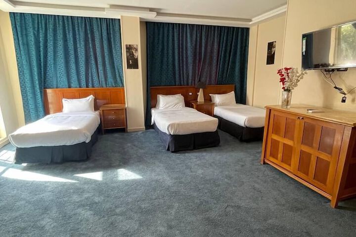 Room 14 of 90