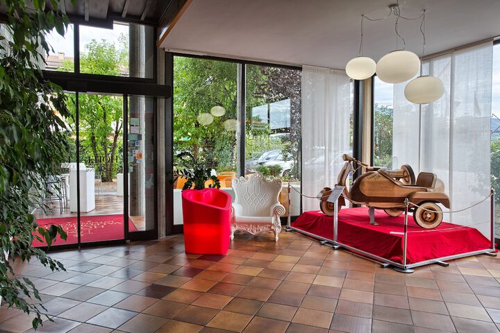 Guest Lobby