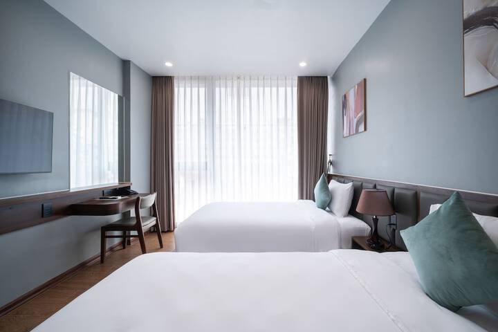 Room 6 of 93