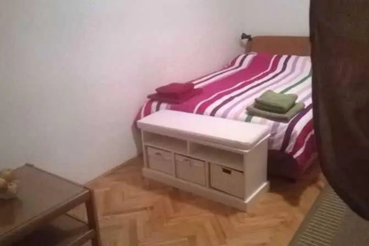 Room 2 of 3