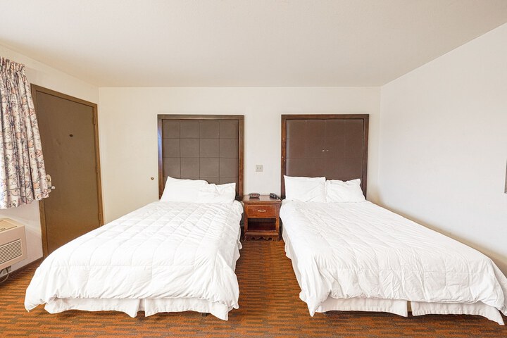 2 Double Beds (10 of 22)