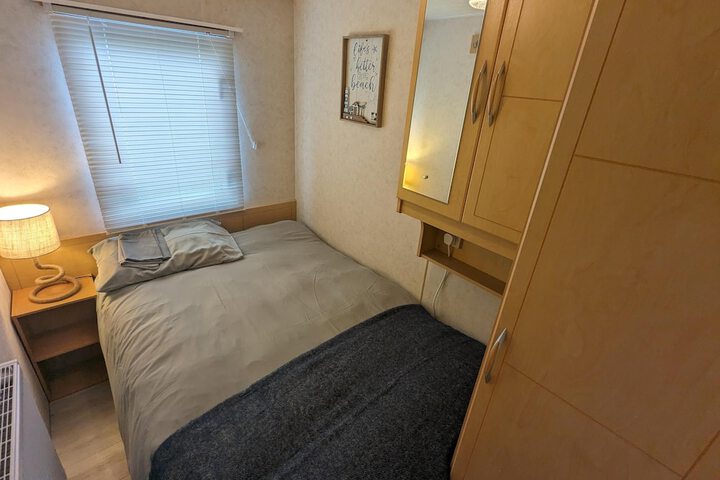 Room 6 of 28