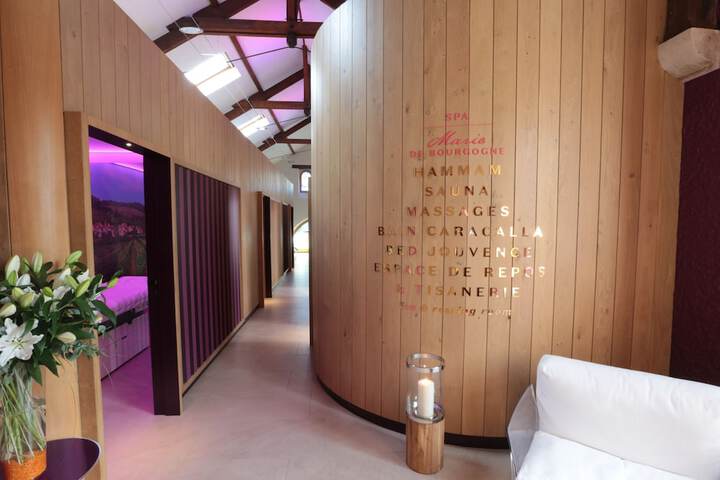 Ballroom/Hall 135 of 147