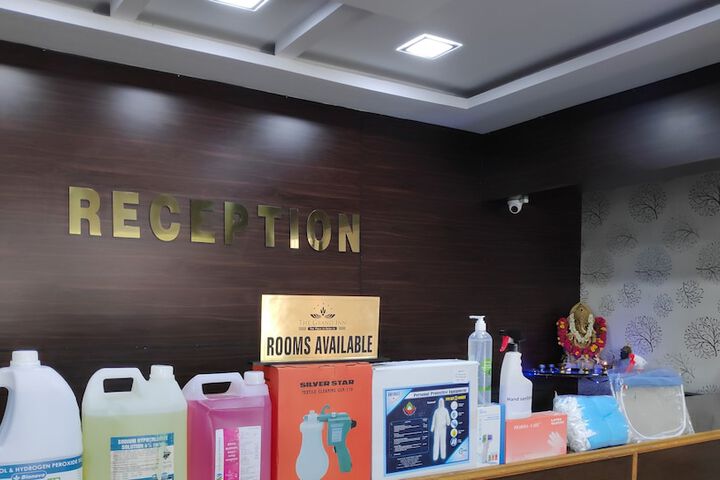 Check-in/check-out kiosk