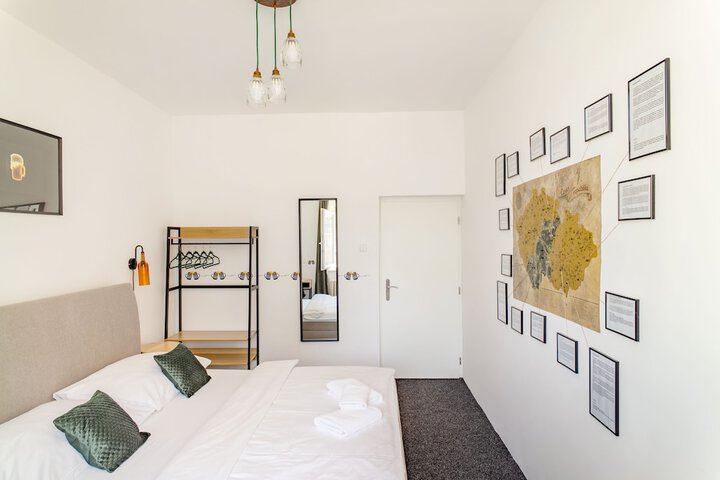 Room 28 of 68