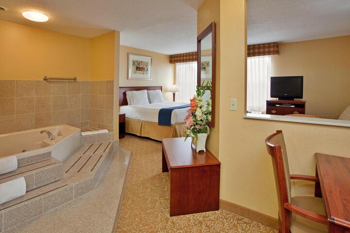1 King Bed (7 of 19)