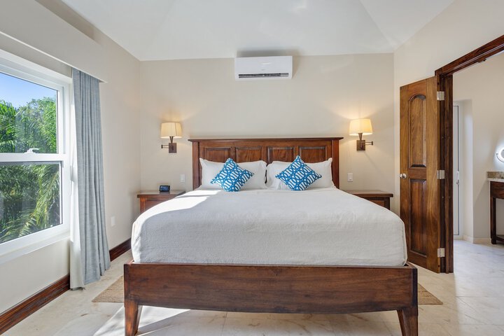 Room 32 of 179