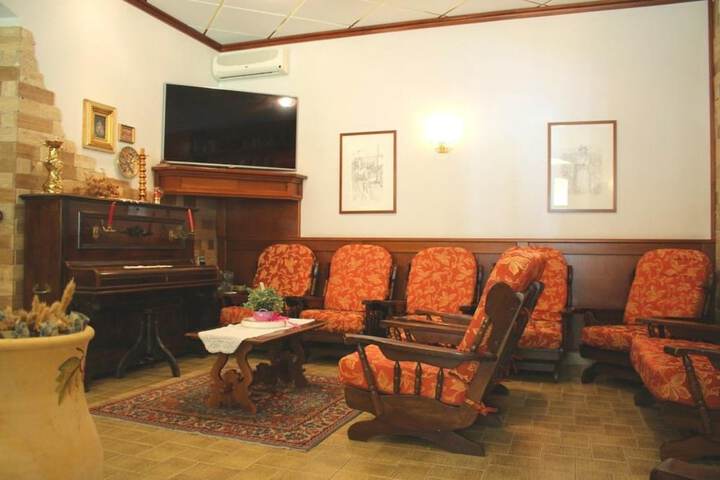 Guest Lobby