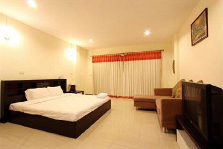 Room 12 of 37