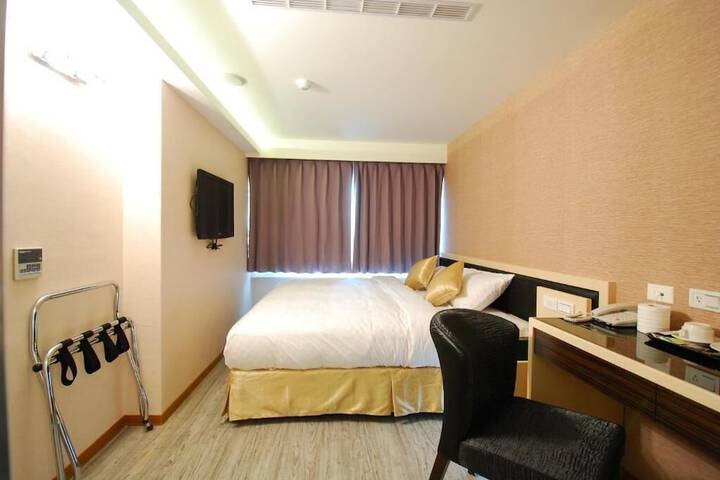 Room 13 of 25