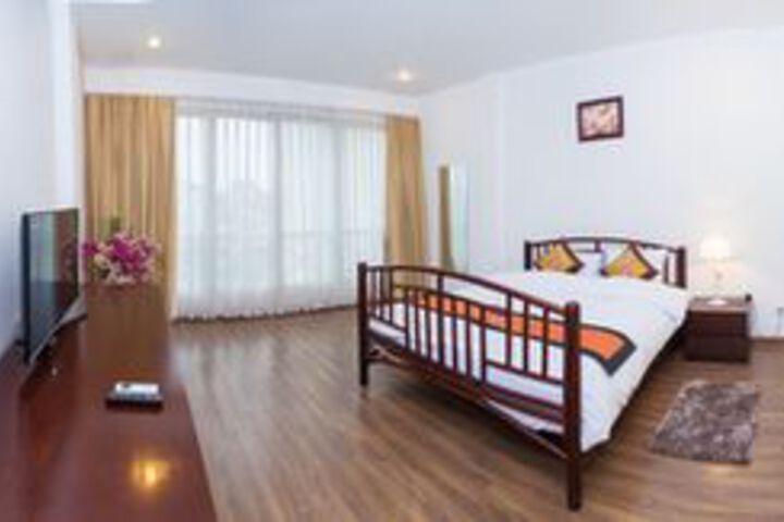 Room 5 of 14