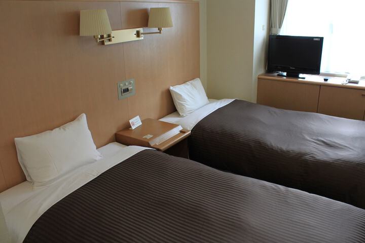 Room 8 of 37