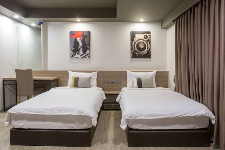 Room 8 of 42