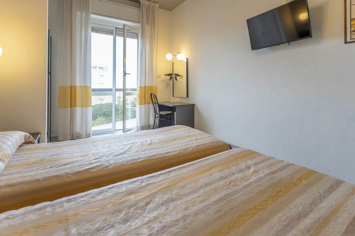 Room 21 of 37
