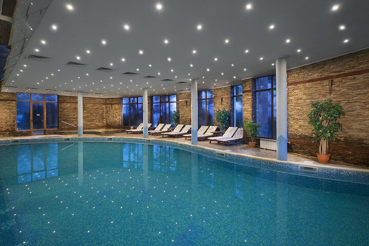 Hotel with Pool