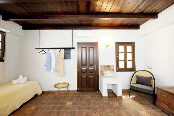 Room 6 of 60