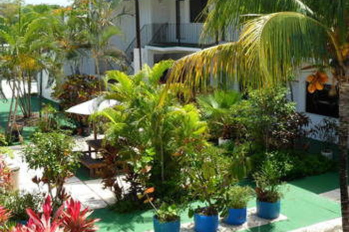 Hotel Exterior 6 of 29