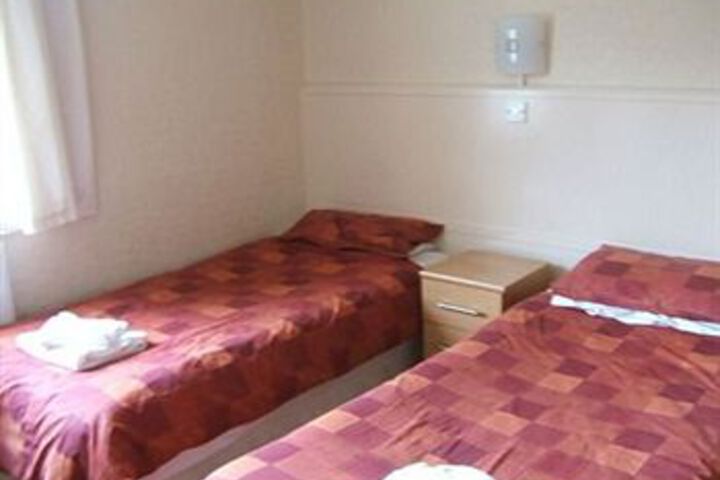 Room 11 of 25