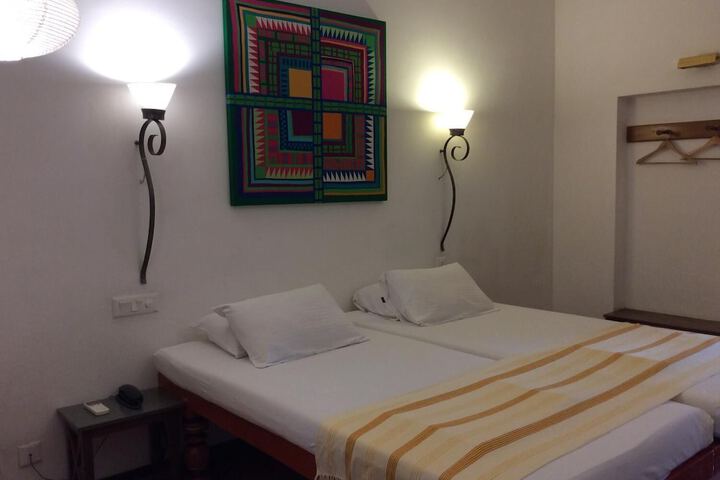 Room 6 of 44