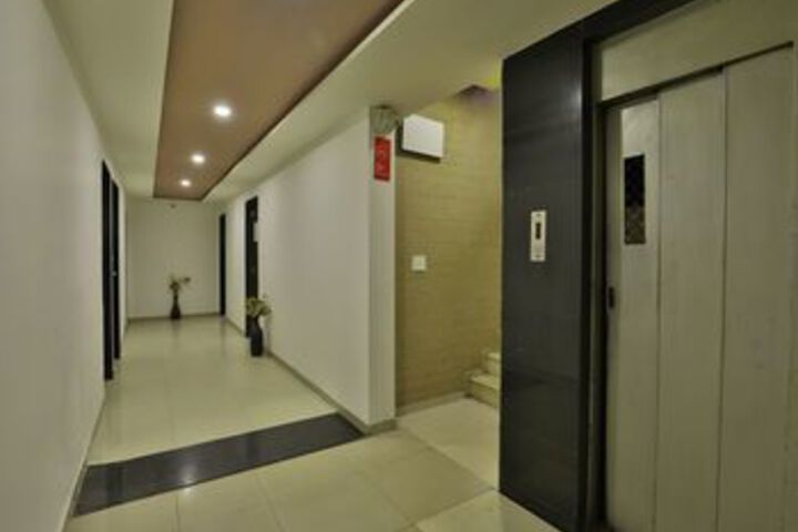 Ballroom/Hall 19 of 24
