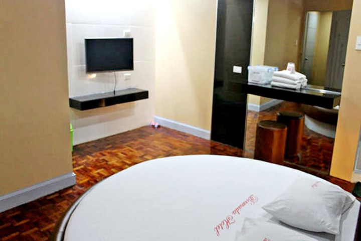 Room 12 of 21