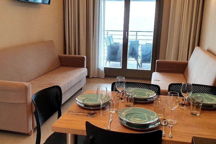 Room 32 of 99