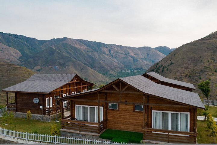 Kafal Village Wood House in Dhanaulti