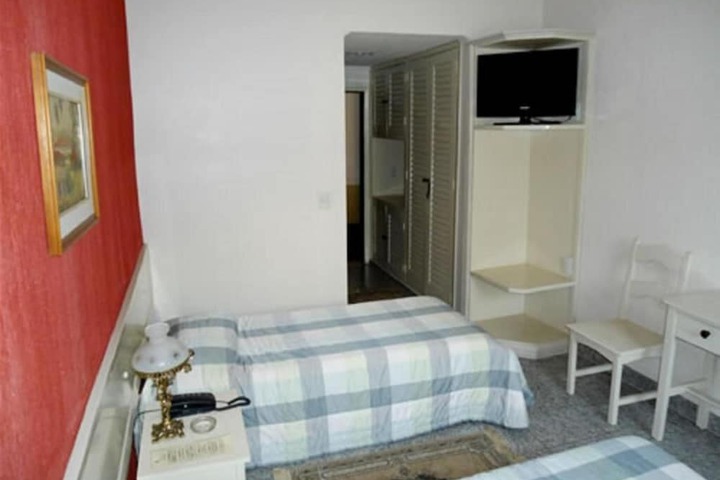 Room 12 of 33