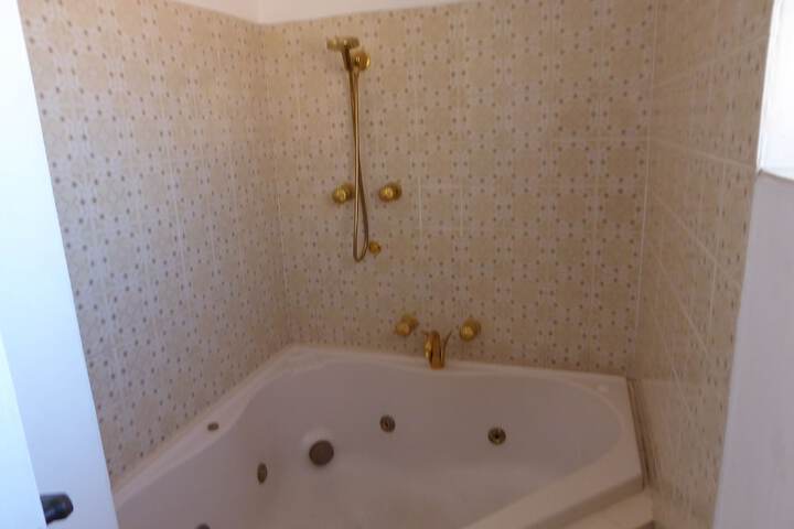 Room 9 of 40