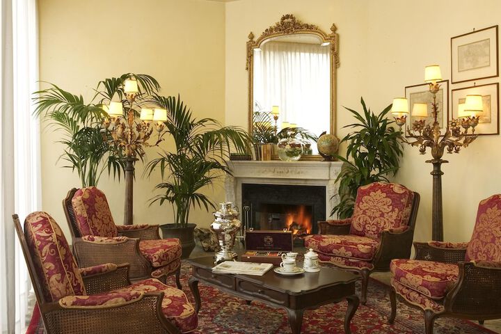 Entrance & Lobby