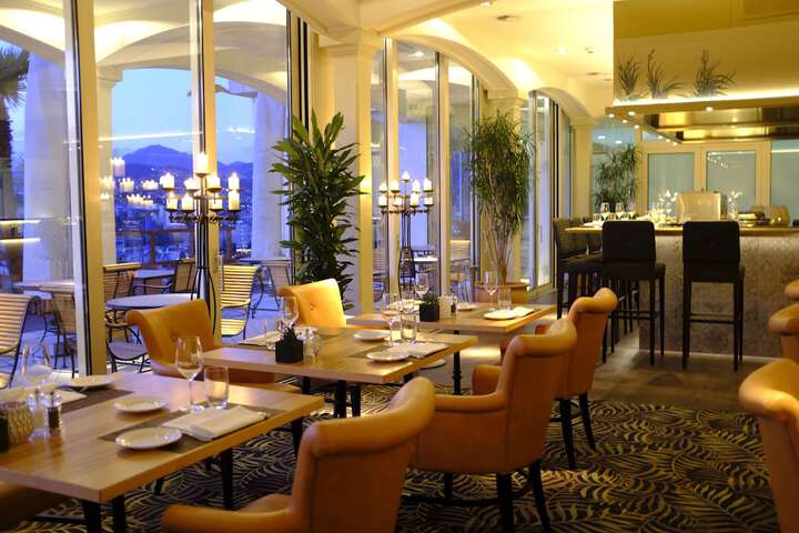 Dining 51 of 88