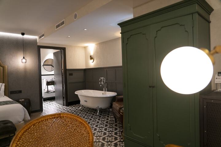 Room 20 of 153